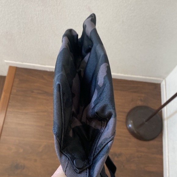 Banana Republic Black Camo Tote Bag NWT - Picture 5 of 6